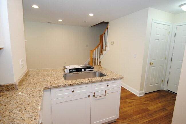 Building Photo - 1 Maple Ridge Dr