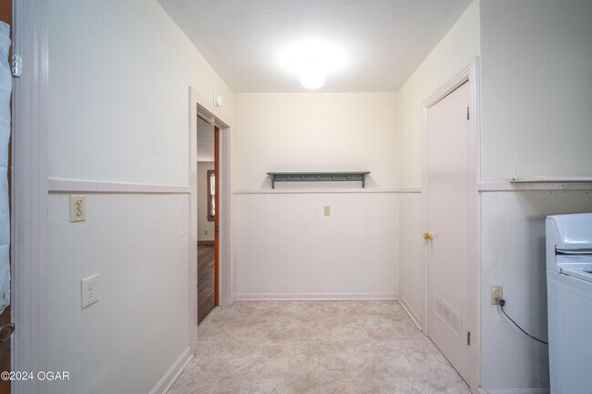 Building Photo - 421 S Patterson Ave