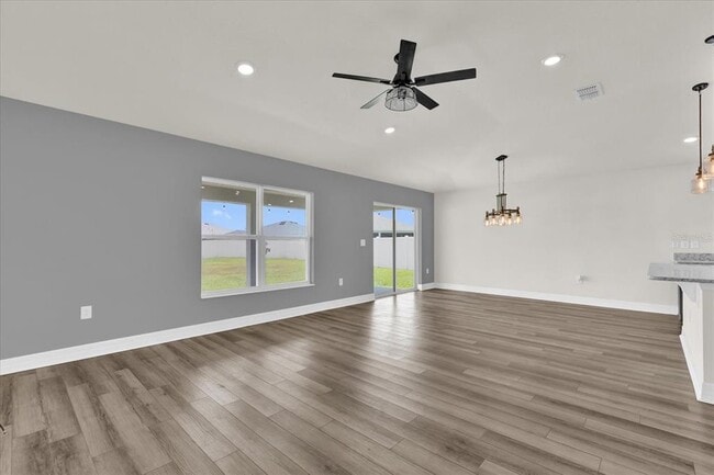 Building Photo - 4595 Plainview Rd