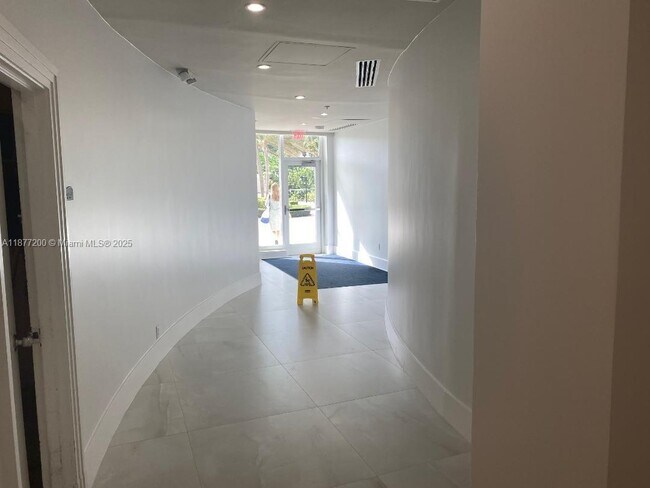 Building Photo - 3001 S Ocean Dr