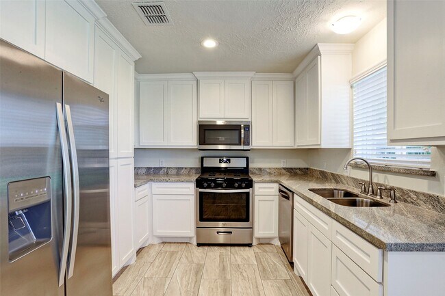 Primary Photo - 17559 Methil Dr