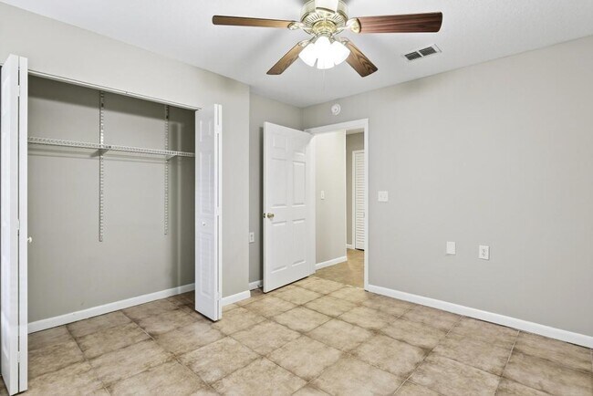 Building Photo - 2126 Center Way