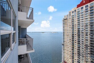 Building Photo - 1111 Brickell Bay Dr