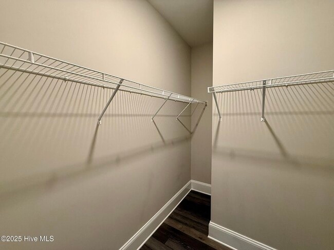 Building Photo - 204 Backspin Ln