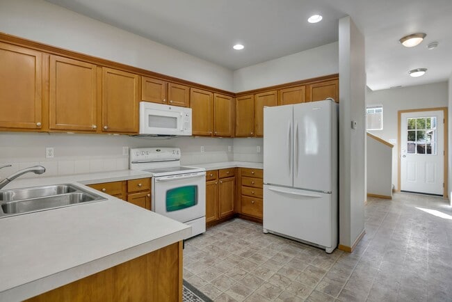 Building Photo - Cozy Corner Lot in Radiance