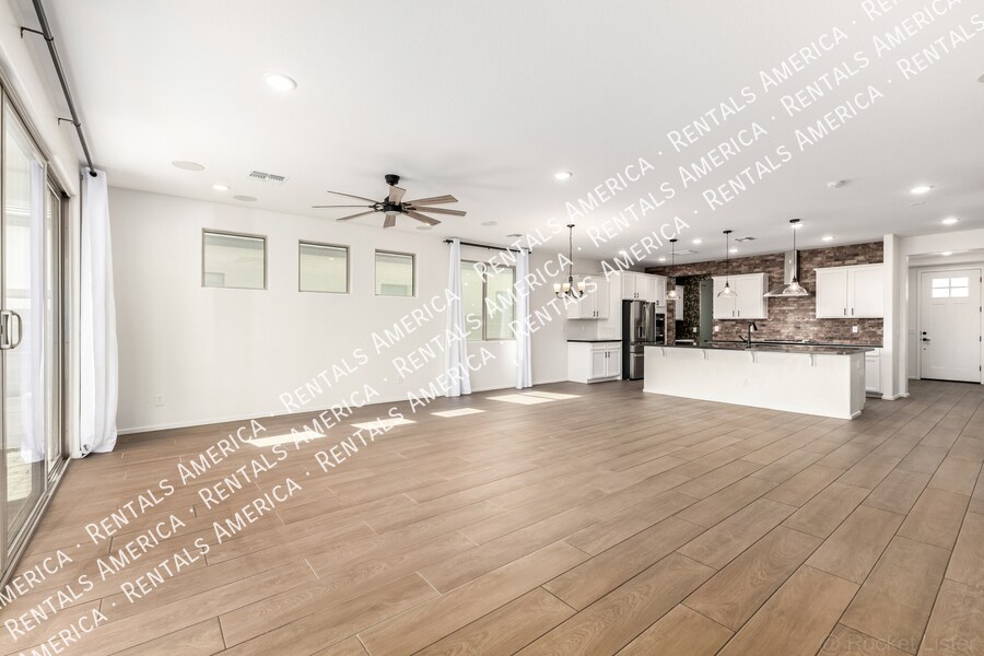 Building Photo - 13695 N 145th Dr