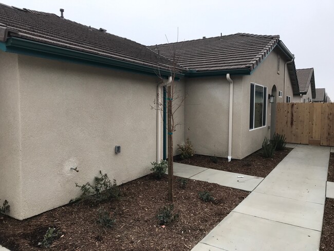Building Photo - 3077 Bright St