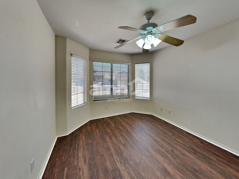 Building Photo - 15303 N 162nd Ln