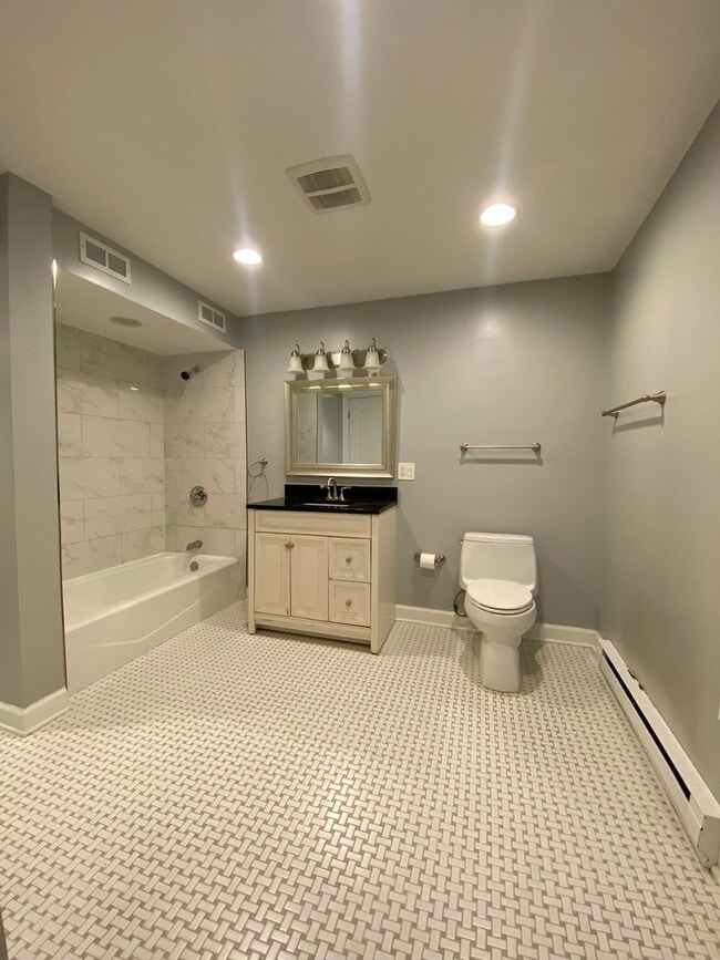 Building Photo - 1721 W Bryn Mawr Ave