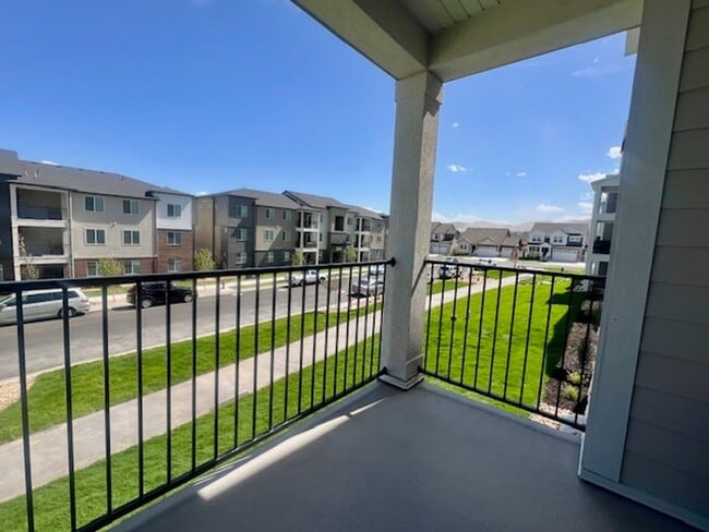 Building Photo - Brand-new Condo Conveniently Located in Ri...