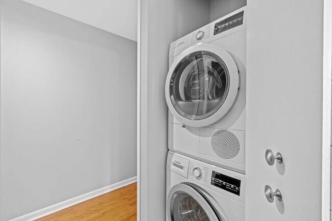 Building Photo - 400 E Ohio St