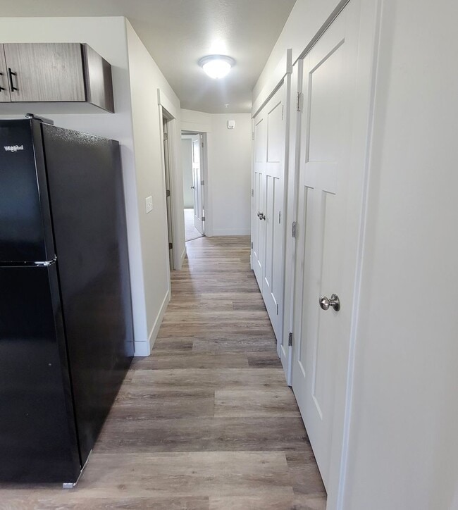 Building Photo - Modern and Open 3 Bedroom, 2 Bathroom Apartment for Rent in Idaho Falls by Real Property Manageme...