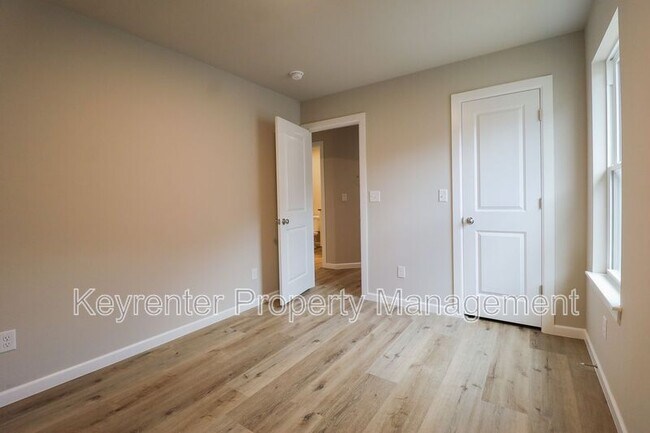 Building Photo - 214 N Cleveland Ave