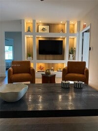 Building Photo - 11201 NE 10th Ave