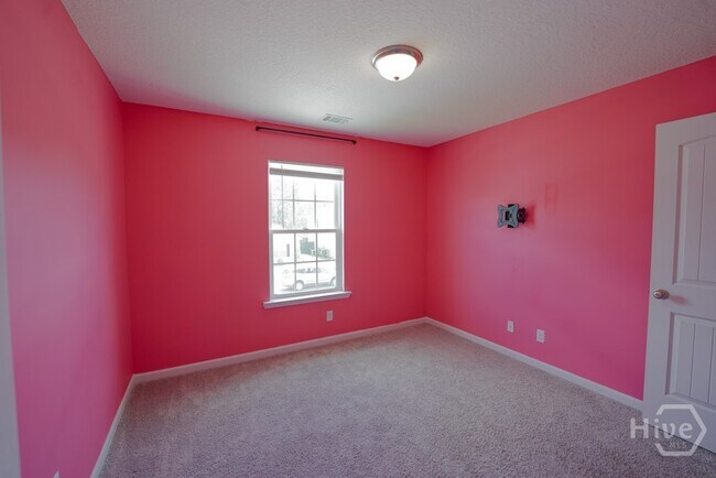 Building Photo - 24 Daylily Ct
