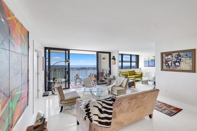 Building Photo - 5600 N Flagler Dr