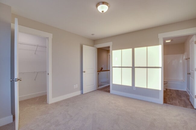 Building Photo - Townhome For Lease
