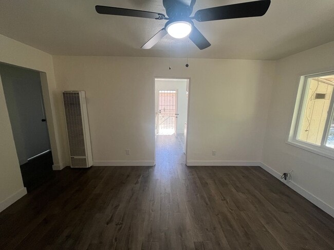 Building Photo - 2 Bedroom, 1 Bathroom Roseville Cottage for Lease.