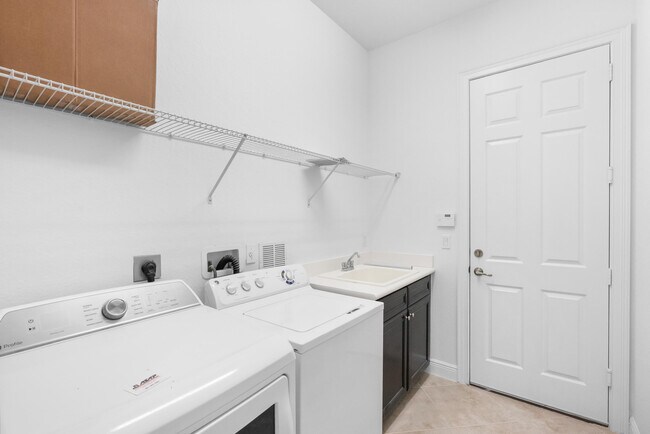 Building Photo - 301 Rudder Cay Way