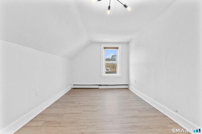 Building Photo - 30 Anthony St