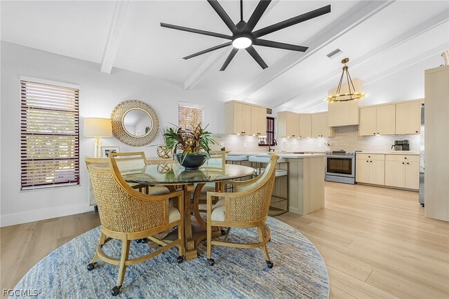 Building Photo - 663 110th Ave N