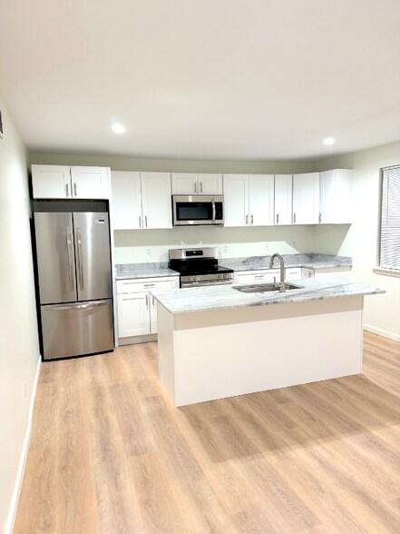 Building Photo - 34 Cross St