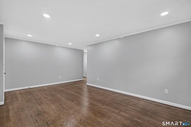 Building Photo - 41 Admiral St