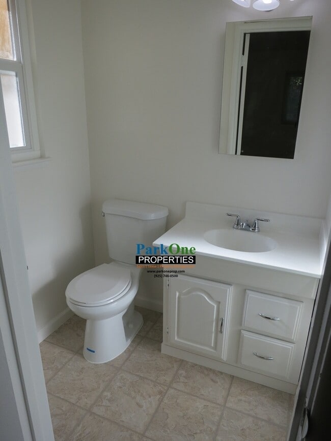 Building Photo - Charming 3-Bedroom Single-Level Home with ...