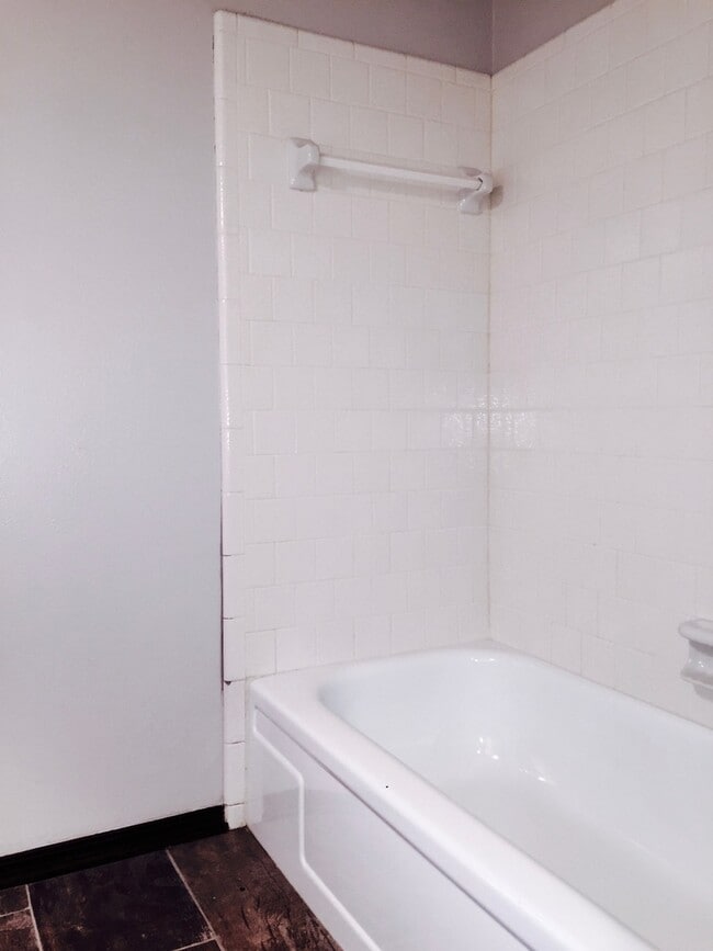 Building Photo - Charming 3BD 2BA Home in Yukon!!!