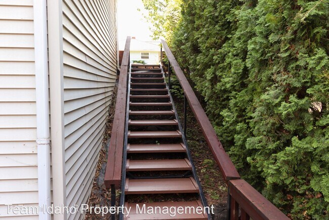 Building Photo - 7 br, 4 bath House - 1310 NE Williams