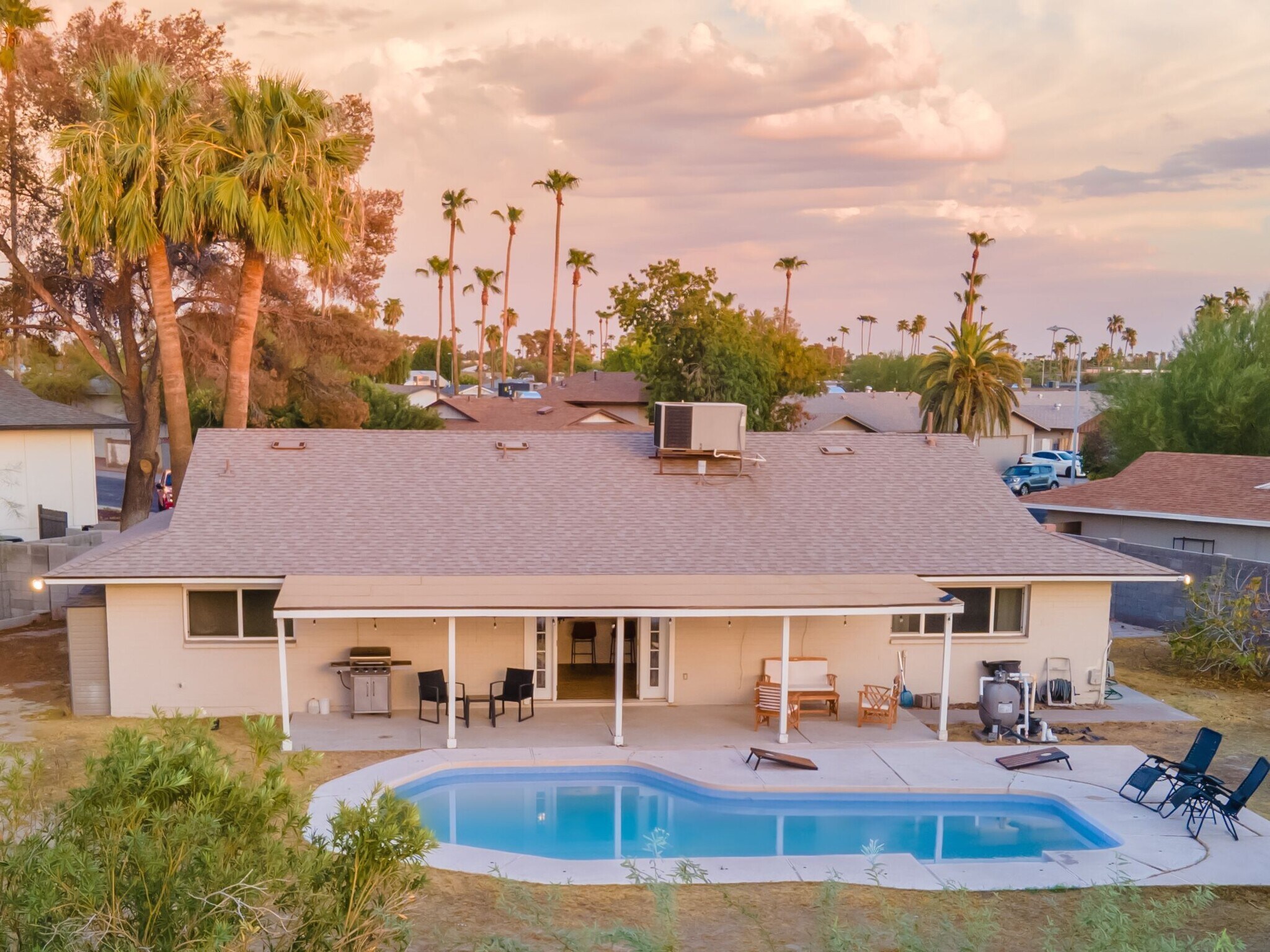 Building Photo - 400 E Greenway Dr