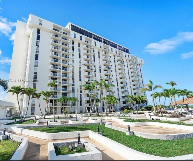 Building Photo - 13499 Biscayne Blvd