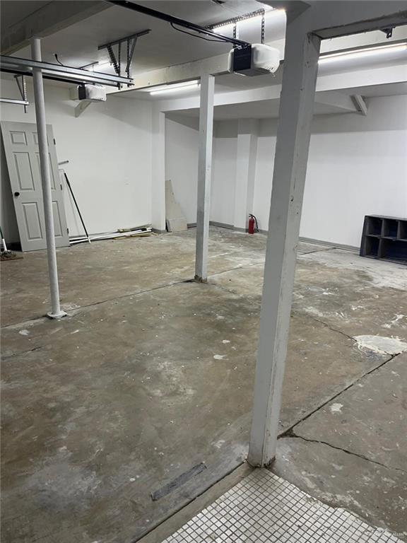 Building Photo - 18 Miller Ave