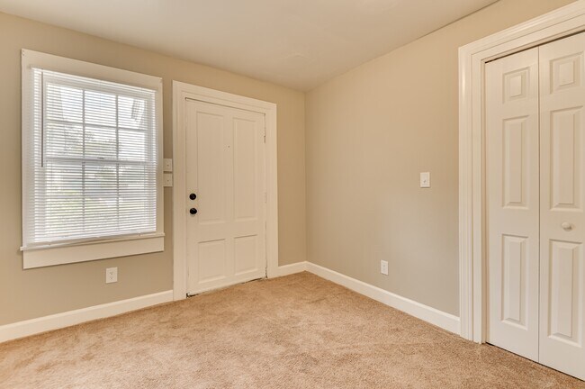 Building Photo - 515 3rd St