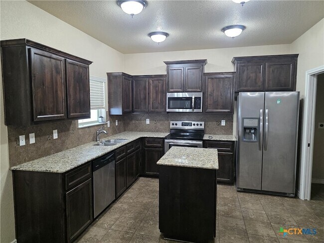Building Photo - 1713 Risen Star Ln
