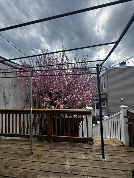 Building Photo - 3732 Falls Rd