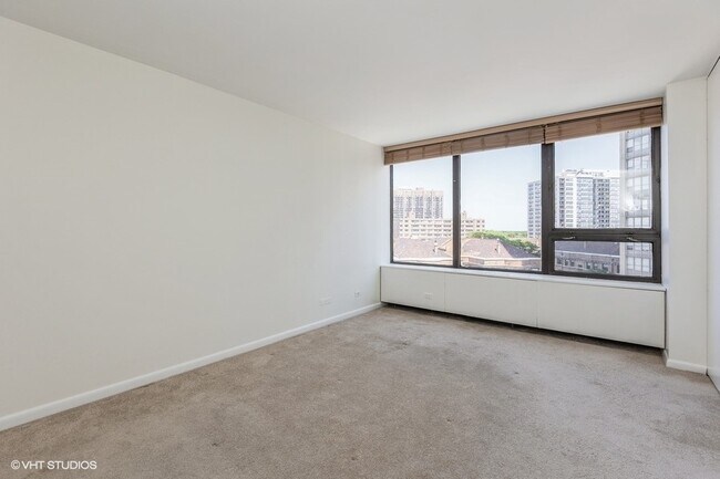 Building Photo - 3930 N Pine Grove Ave