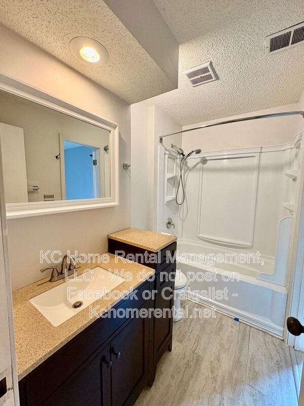 Building Photo - 8027 N Stoddard Ave