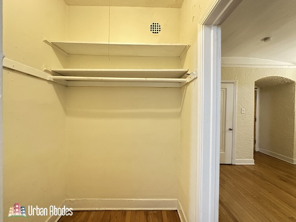 Building Photo - 557 W Arlington Pl