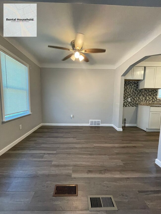Building Photo - Beautifully Kept~3 BEDROOM 1 BATH BUNGALOW