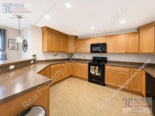 Building Photo - Prime Hudson Location: 3-Bed Townhouse Beside Benson’s Park