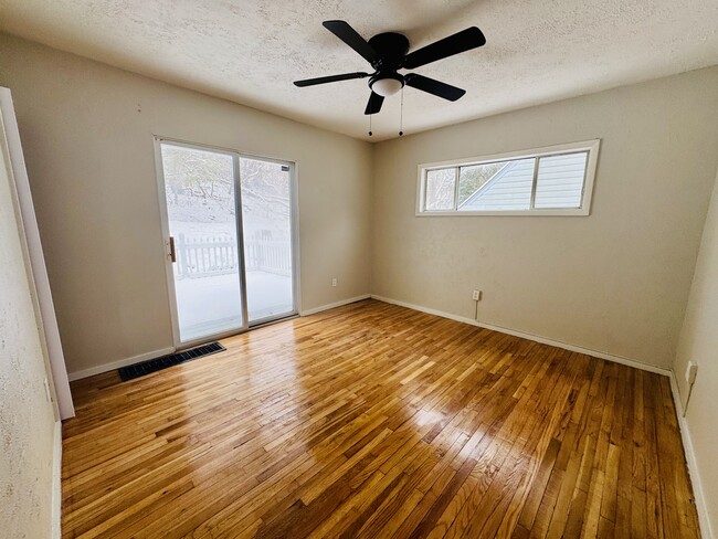 Building Photo - 741 Jefferson Rd