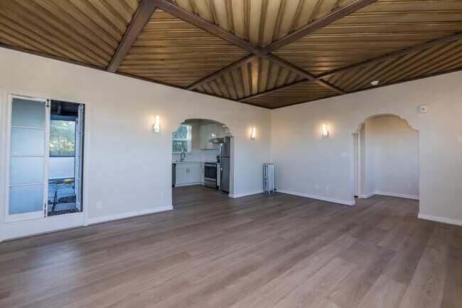 Building Photo - 491 Crescent