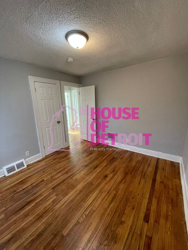 Building Photo - SECTION 8 ONLY | 4 BEDROOM | 3 BATH | FREE...