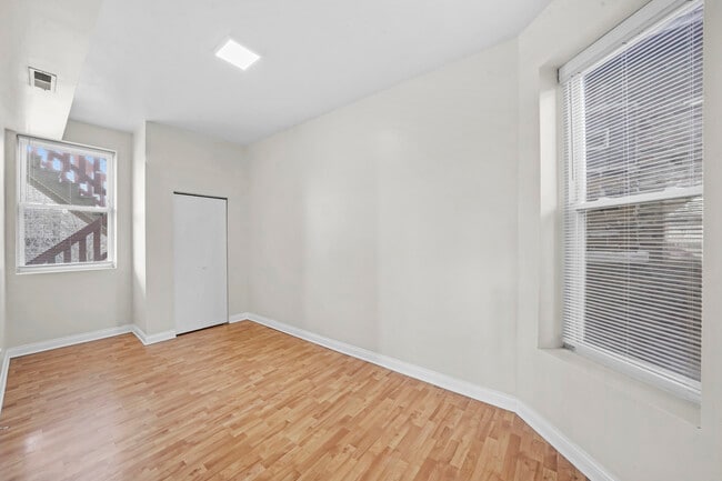 Building Photo - 1254 S Kildare Ave