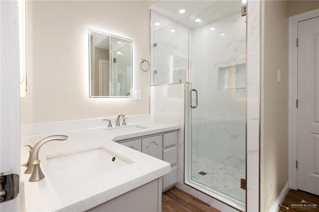 Building Photo - 17 N Popotillo Ave