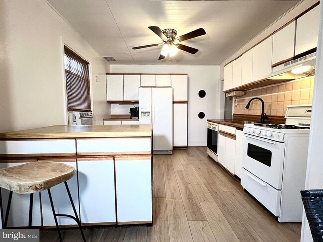 Building Photo - 303 Willow Ave