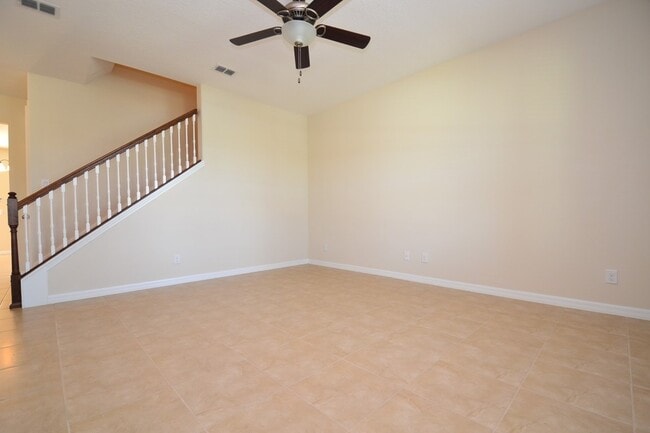 Building Photo - Gorgeous Lake View 3 BR 2.5 bath Luxury To...