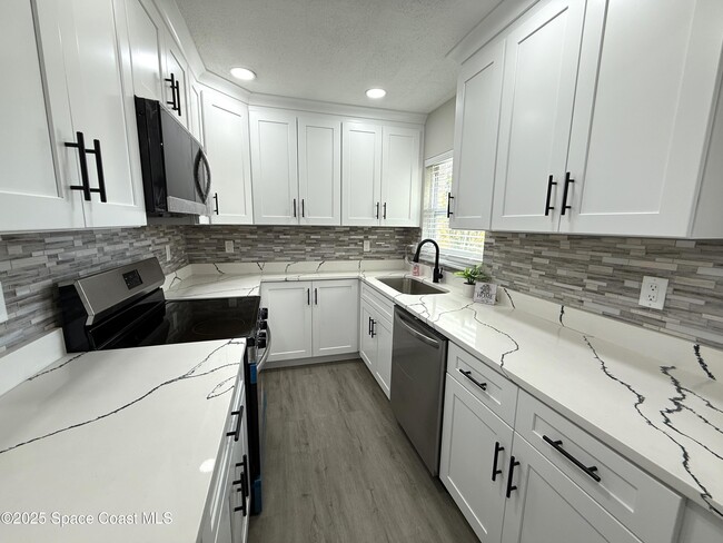 Building Photo - 2307 King Richard Rd