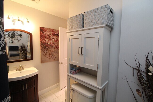 Building Photo - Updated 2BR Home Near Downtown Pensacola –...